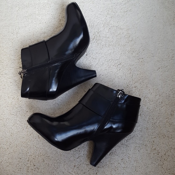 Vince Camuto Yonkers Ankle Boots - Picture 3 of 8